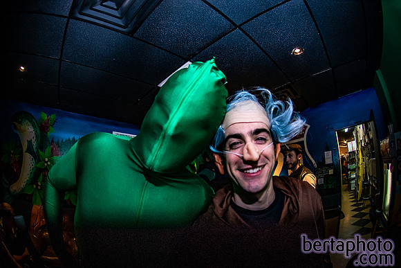 HalloWEIRD-HQ-20mb_size_limit-6668