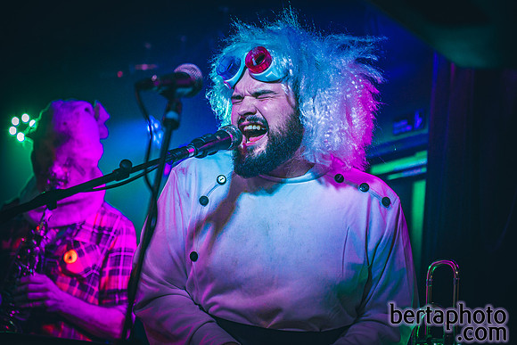 HalloWEIRD-HQ-20mb_size_limit-7165