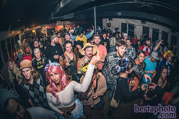 HalloWEIRD-HQ-20mb_size_limit-6903