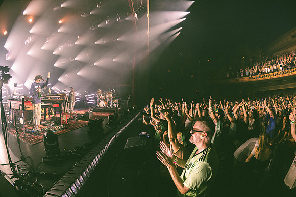 250923_AdamBertaPhoto-LouisvillePalace6243