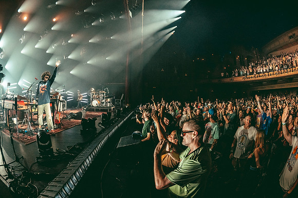 250923_AdamBertaPhoto-LouisvillePalace6258