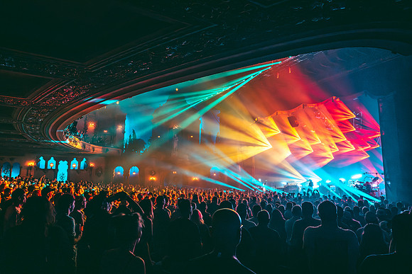 250924_AdamBertaPhoto-LouisvillePalace7223
