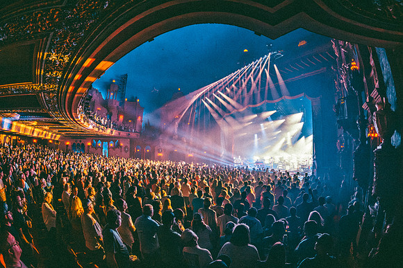 250924_AdamBertaPhoto-LouisvillePalace7389
