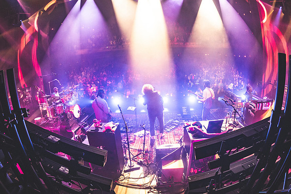 250924_AdamBertaPhoto-LouisvillePalace8641