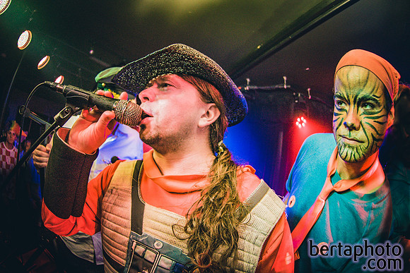 HalloWEIRD-HQ-20mb_size_limit-6833