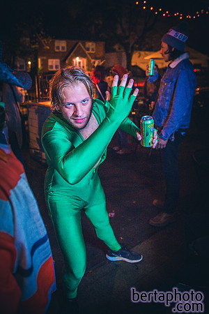 HalloWEIRD-HQ-20mb_size_limit-7136