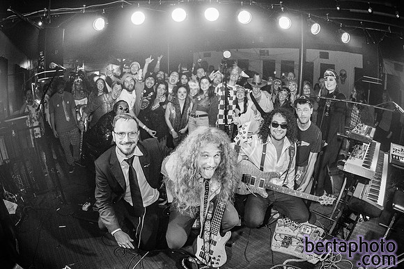 HalloWEIRD-HQ-20mb_size_limit-6795