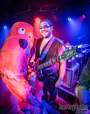 HalloWEIRD-HQ-20mb_size_limit-6888
