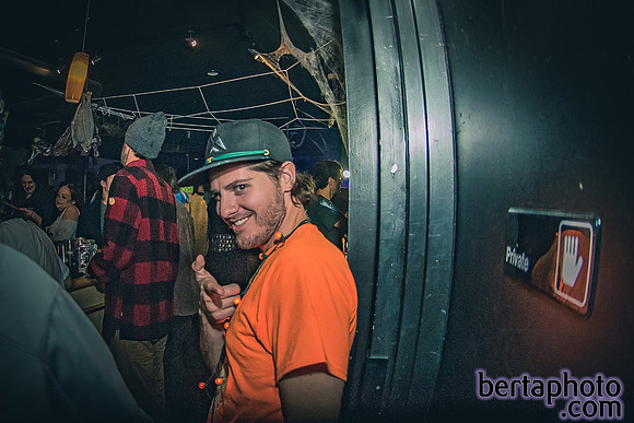 HalloWEIRD-HQ-20mb_size_limit-6671
