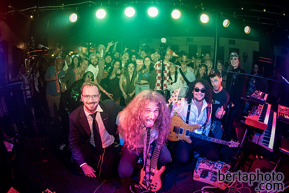 HalloWEIRD-HQ-20mb_size_limit-6803