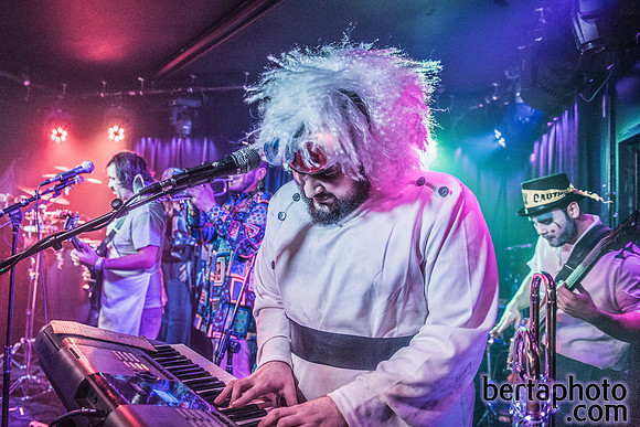 HalloWEIRD-HQ-20mb_size_limit-7182