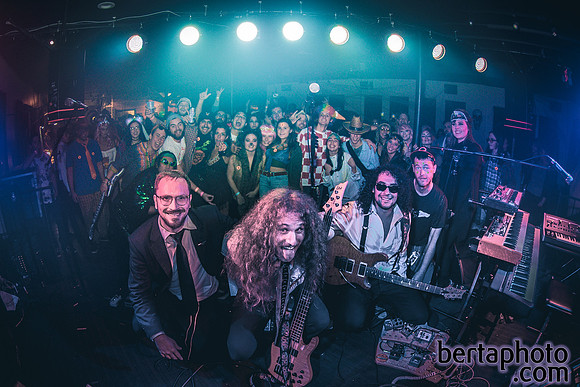 HalloWEIRD-HQ-20mb_size_limit-6794