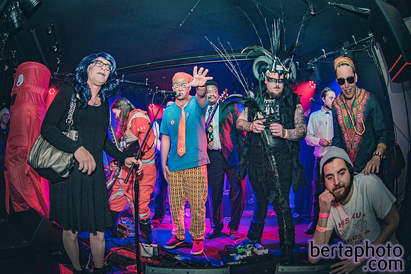HalloWEIRD-HQ-20mb_size_limit-6896