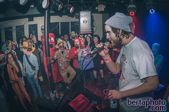 HalloWEIRD-HQ-20mb_size_limit-6864