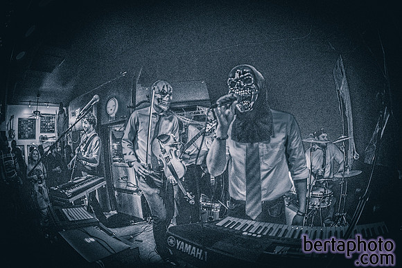 HalloWEIRD-HQ-20mb_size_limit-6597