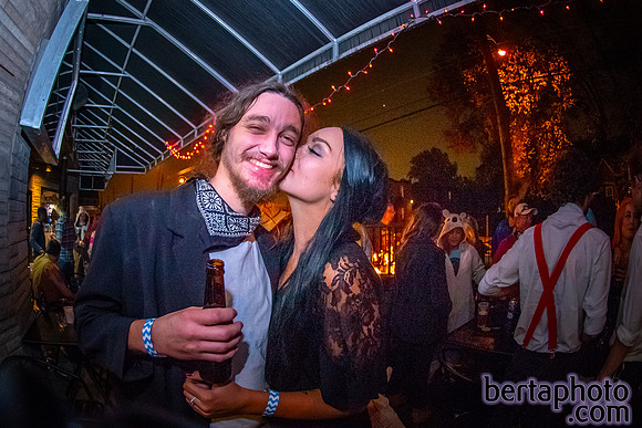 HalloWEIRD-HQ-20mb_size_limit-6696