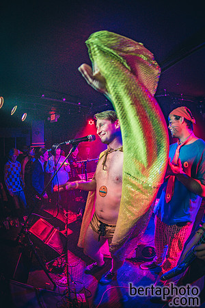 HalloWEIRD-HQ-20mb_size_limit-6839