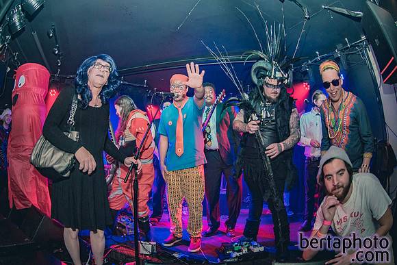 HalloWEIRD-HQ-20mb_size_limit-6895