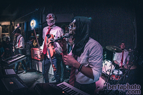 HalloWEIRD-HQ-20mb_size_limit-6585
